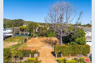 16043 Temecula St, Pacific Palisades, CA 90272 - Photo 1