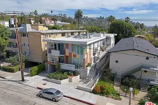 2000 N Beachwood Dr, Los Angeles, CA 90068 - Photo 1