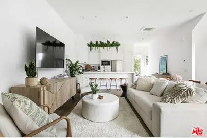 10907 Otsego St, North Hollywood, CA 91601 - Photo 1