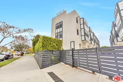 1824 S Redondo Blvd, Los Angeles, CA 90019 - Photo 1