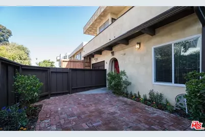 16 Reef St, Marina del Rey, CA 90292 - Photo 1