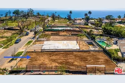 381 N Las Casas Ave, Pacific Palisades, CA 90272 - Photo 1