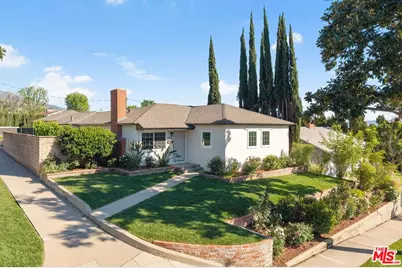 3056 N Buena Vista St, Burbank, CA 91504 - Photo 1