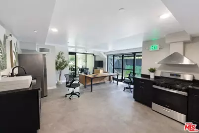 10867 Fruitland Dr #101, Studio City, CA 91604 - Photo 1