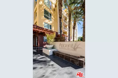 21301 Erwin St #410, Woodland Hills, CA 91367 - Photo 1