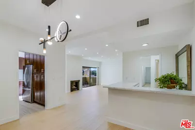 1727 S Bentley Ave, Los Angeles, CA 90025 - Photo 1