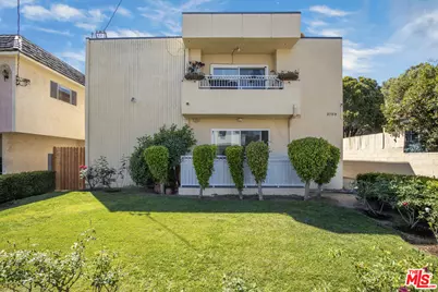 3709 S Bentley Ave, Los Angeles, CA 90034 - Photo 1