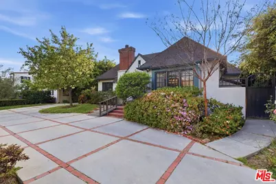 563 Wilcox Ave, Los Angeles, CA 90004 - Photo 1