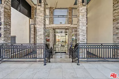 11970 Montana Ave #102, Los Angeles, CA 90049 - Photo 1