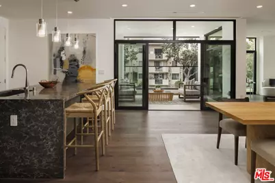 425 N Palm Dr #201, Beverly Hills, CA 90210 - Photo 1