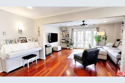 2215 Oak St #202, Santa Monica, CA 90405 - Photo 1