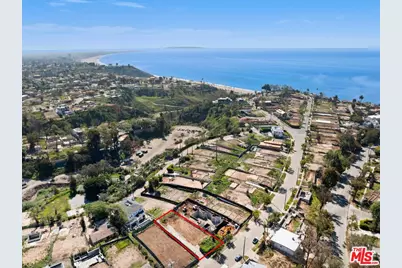 566 N Las Casas Ave, Pacific Palisades, CA 90272 - Photo 1