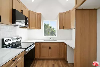 607 E Fairview Blvd #B, Inglewood, CA 90302 - Photo 1