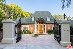 1025 N Crescent Dr, Beverly Hills, CA 90210 - Photo 1