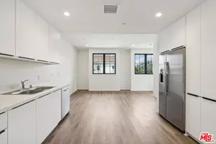 951 S Wilton Pl, Los Angeles, CA 90019 - Photo 1