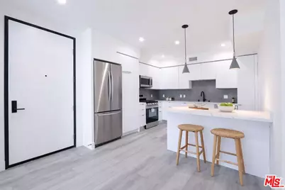 11800 Courtleigh Dr #306, Los Angeles, CA 90066 - Photo 1