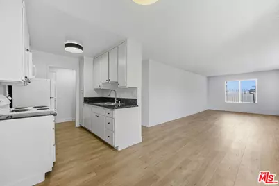 1352 S Carmelina Ave #209, Los Angeles, CA 90025 - Photo 1