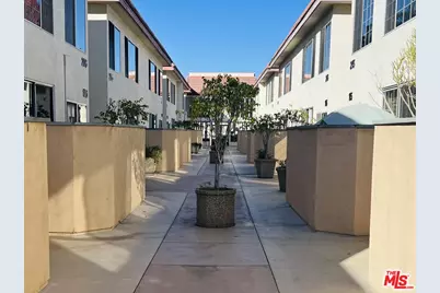 18640 Collins St #216, Tarzana, CA 91356 - Photo 1
