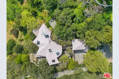 13335 Mulholland Dr, Beverly Hills, CA 90210 - Photo 1