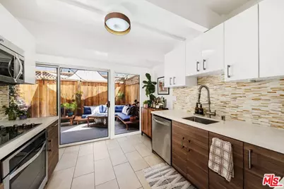 4040 Grand View Blvd #22, Los Angeles, CA 90066 - Photo 1