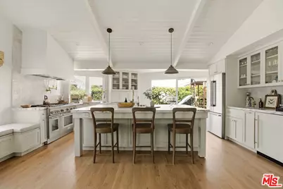 18829 Sylvan St, Tarzana, CA 91335 - Photo 1