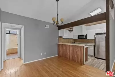 18433 Hatteras St #207, Tarzana, CA 91356 - Photo 1