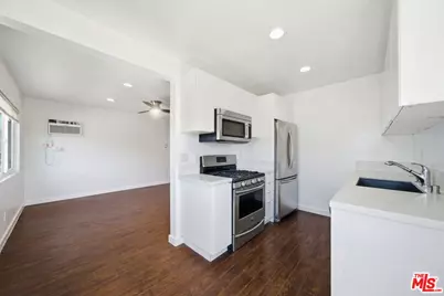 510 Pacific Ave #4, Venice, CA 90291 - Photo 1