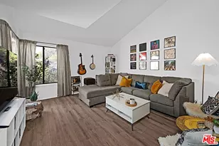 620 W Hyde Park Blvd, Inglewood, CA 90302 - Photo 1