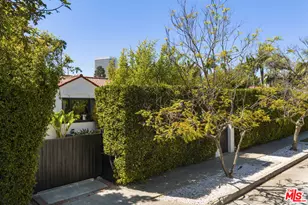 947 S Cloverdale Ave, Los Angeles, CA 90036 - Photo 1