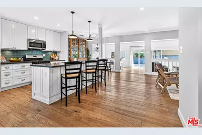 644 Hampton Rd, Burbank, CA 91504 - Photo 1