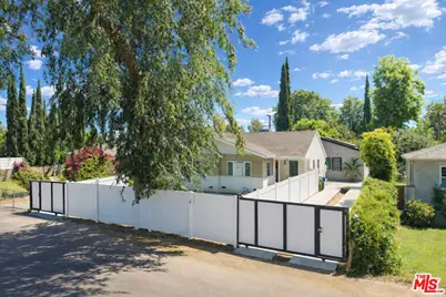 13842 Hamlin St, Van Nuys, CA 91401 - Photo 1