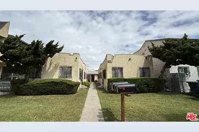 633 W 79th St, Los Angeles, CA 90044 - Photo 1