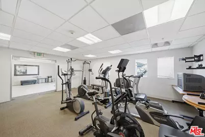956 S Wilton Pl #203, Los Angeles, CA 90019 - Photo 1