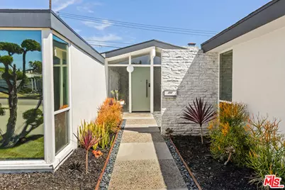 6646 S Bedford Ave, Los Angeles, CA 90056 - Photo 1