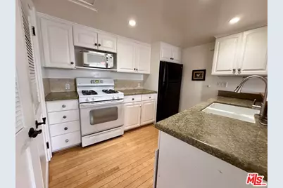 7025 Glade Ave #5, Canoga Park, CA 91303 - Photo 1