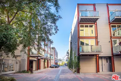 3450 Cahuenga Blvd #601, Los Angeles, CA 90068 - Photo 1