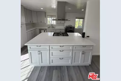 758 S Windsor Blvd, Los Angeles, CA 90005 - Photo 1