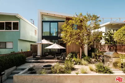 303 30th St, Hermosa Beach, CA 90254 - Photo 1
