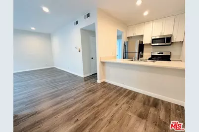 424 S Westmoreland Ave #205, Los Angeles, CA 90020 - Photo 1