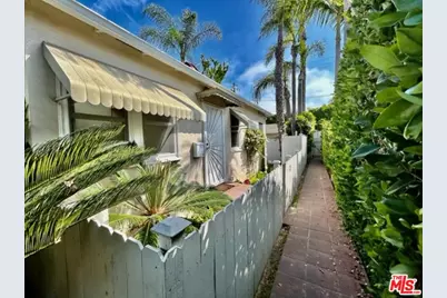 1527 W Centinela Ave #D, Santa Monica, CA 90404 - Photo 1