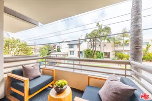 951 Granville Ave, Los Angeles, CA 90049 - Photo 1