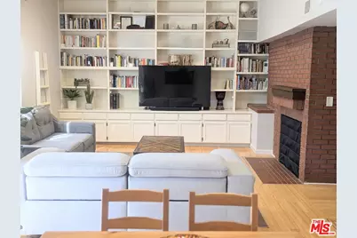 835 S Lucerne Blvd #209, Los Angeles, CA 90005 - Photo 1