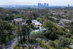 1022 Summit Dr, Beverly Hills, CA 90210 - Photo 1