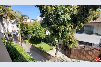 1438 S Barrington Ave #Apt 3, Los Angeles, CA 90025 - Photo 1