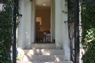 8715 Sherwood Dr, West Hollywood, CA 90069 - Photo 1