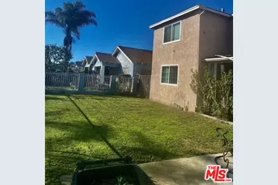 1055 W 104th St, Los Angeles, CA 90044 - Photo 1