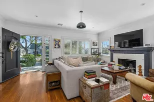 1117 S Manhattan Pl, Los Angeles, CA 90019 - Photo 1
