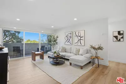 8400 De Longpre Ave #209, West Hollywood, CA 90069 - Photo 1
