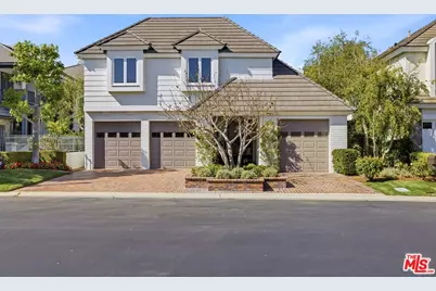 19382 Woodlands Dr, Huntington Beach, CA 92648 - Photo 1