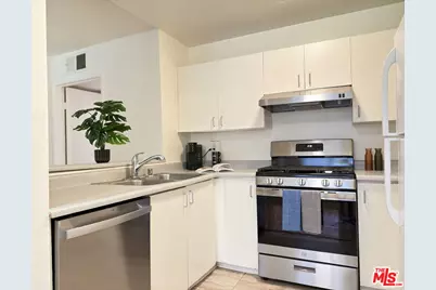 326 S Manhattan Pl #104, Los Angeles, CA 90020 - Photo 1